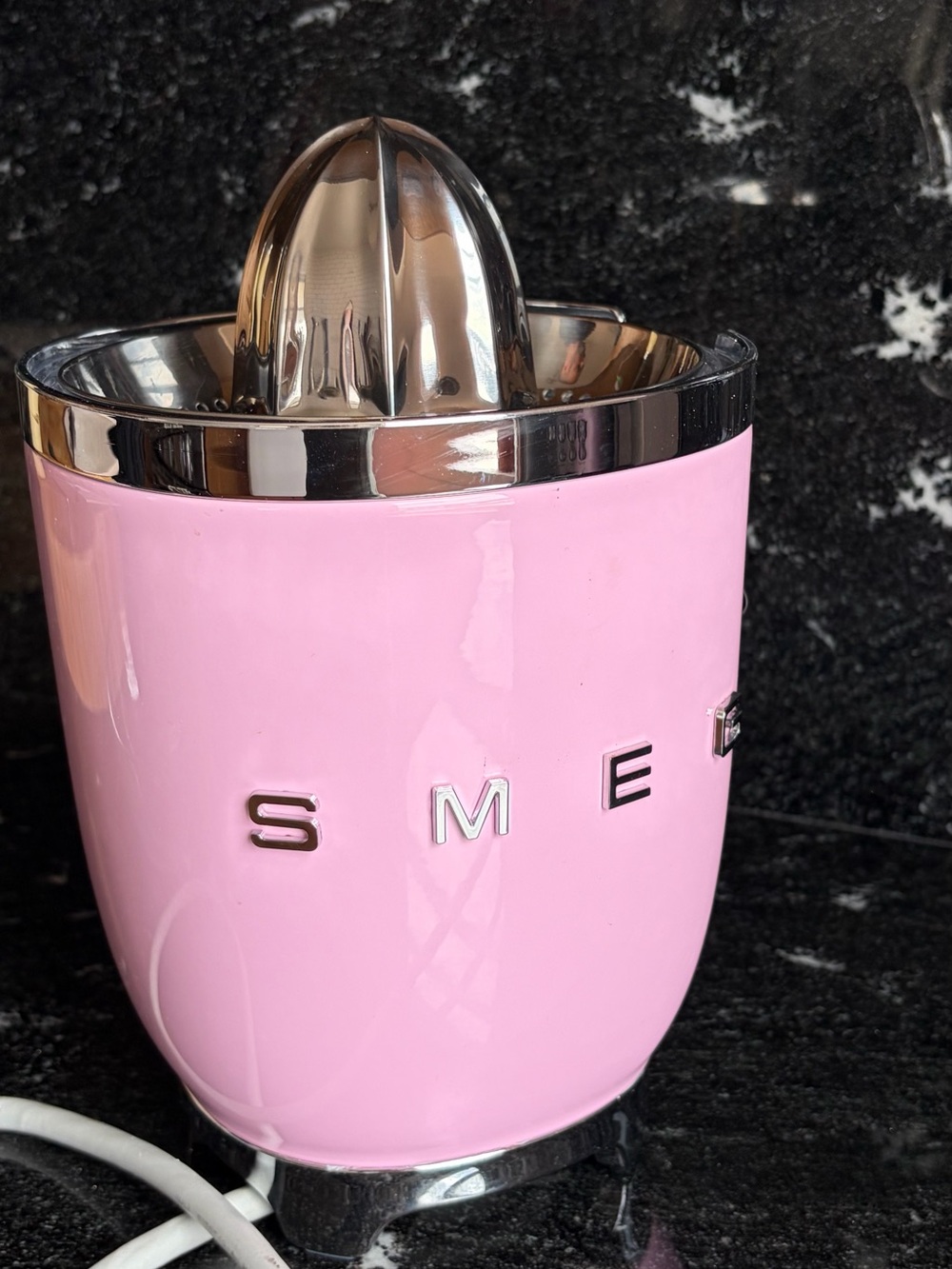 SMEG Pink Citrus Juicer - Retro-Style Kitchen Tool NEVER USED - Picture 6 of 6